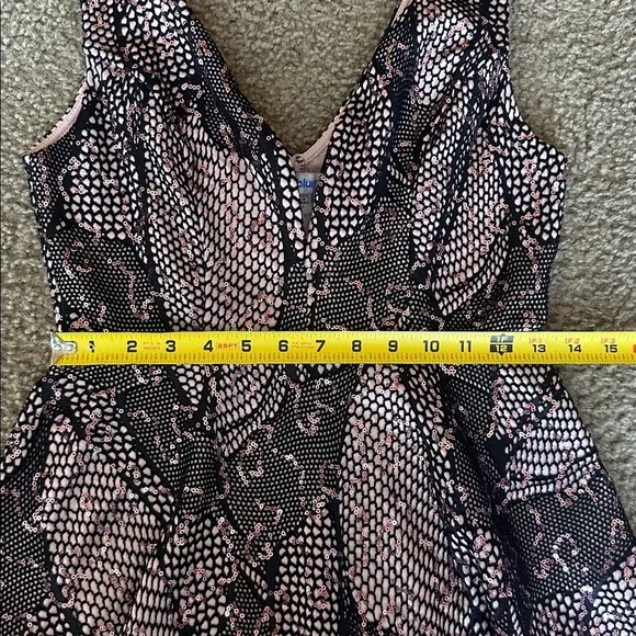 Bailey Blue Black and Rose Gold Stylish V-Neck Patterned Dress - Picture 5 of 7